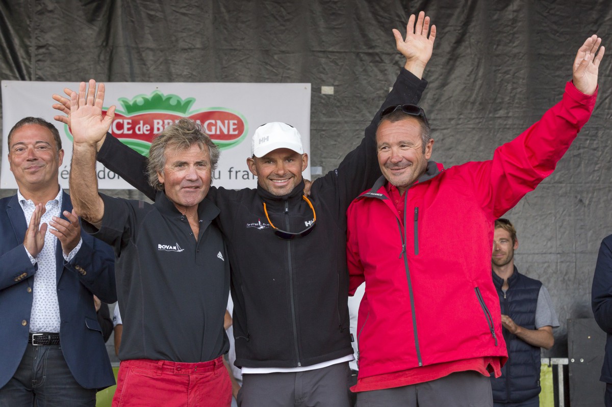 Podium composé d'Erwan Le Roux, Lalou Roucayrol, Alain Delhumeau_Trophée Multi 50 "Prince de Bretagne" 2015.