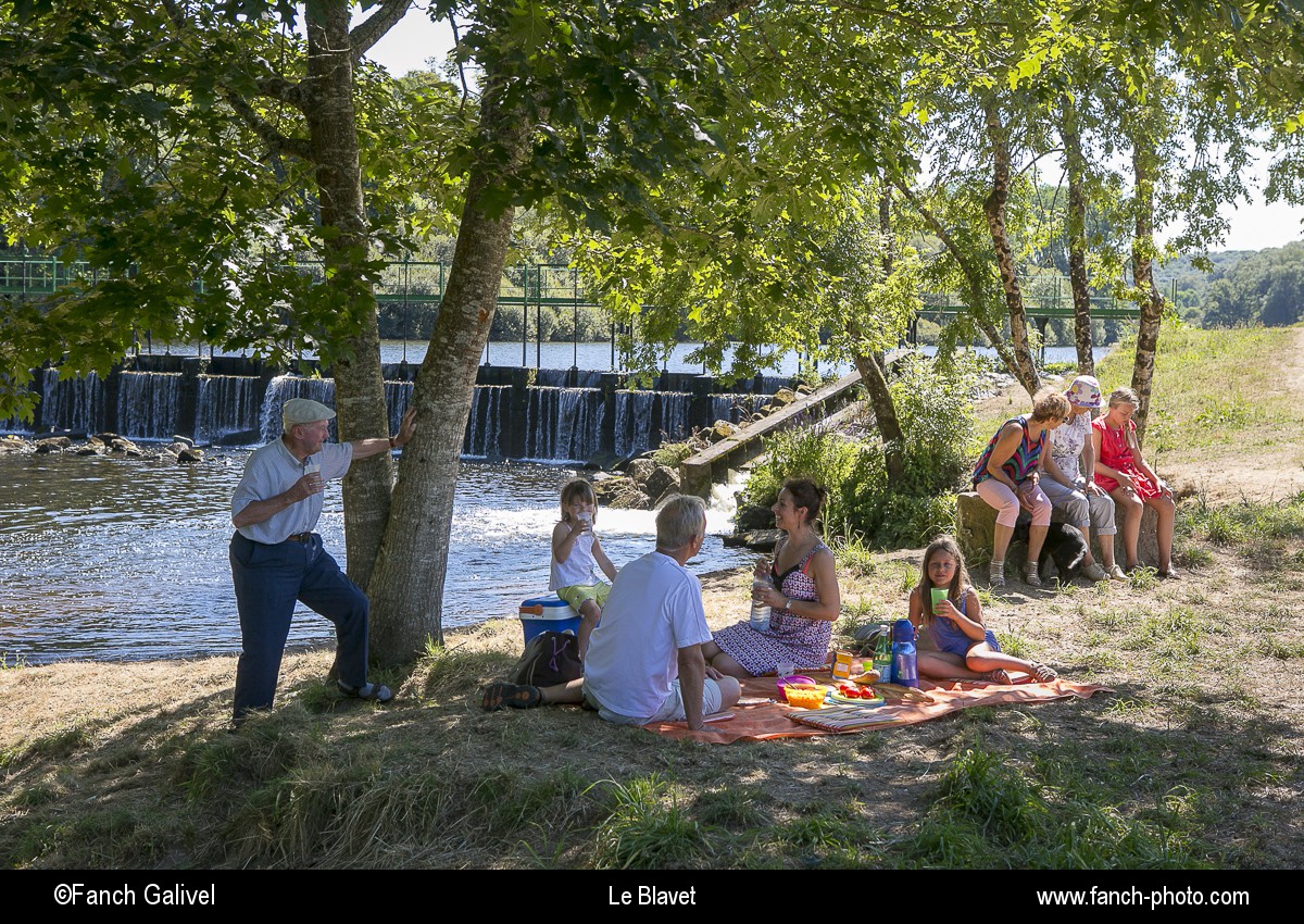 Pique-nique à l'écluse de Minazen le long du Blavet. Languidic
