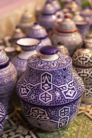 Poteries artisanales confectionnées dans la ville de Fès au Maroc