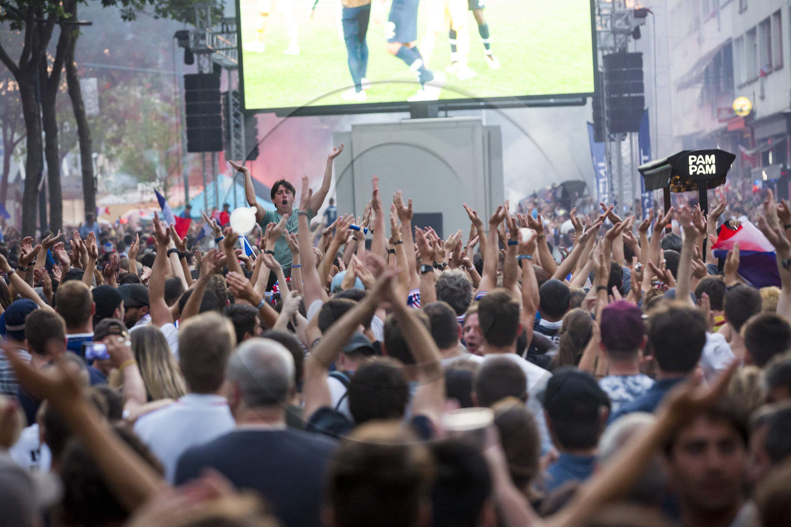 1 2 finale de coupe du monde de Football. Retransmission publique sur écran géant à Lorient