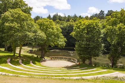 Languidic Greenery Theater