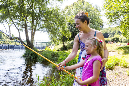 family recreational fishing in the Blavet