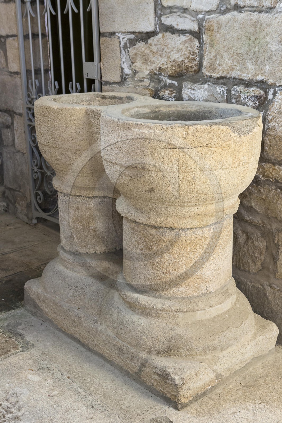 cuve double de l' église de Landébia