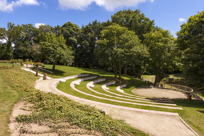 Languidic Greenery Theater