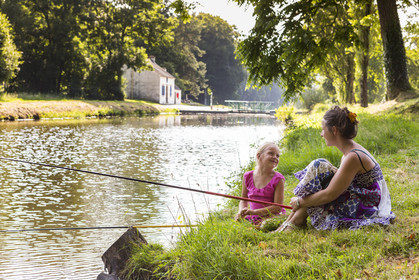 family recreational fishing in the Blavet