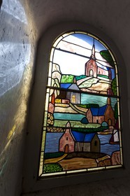 Groix _ Vitrail de la chapelle du Mene