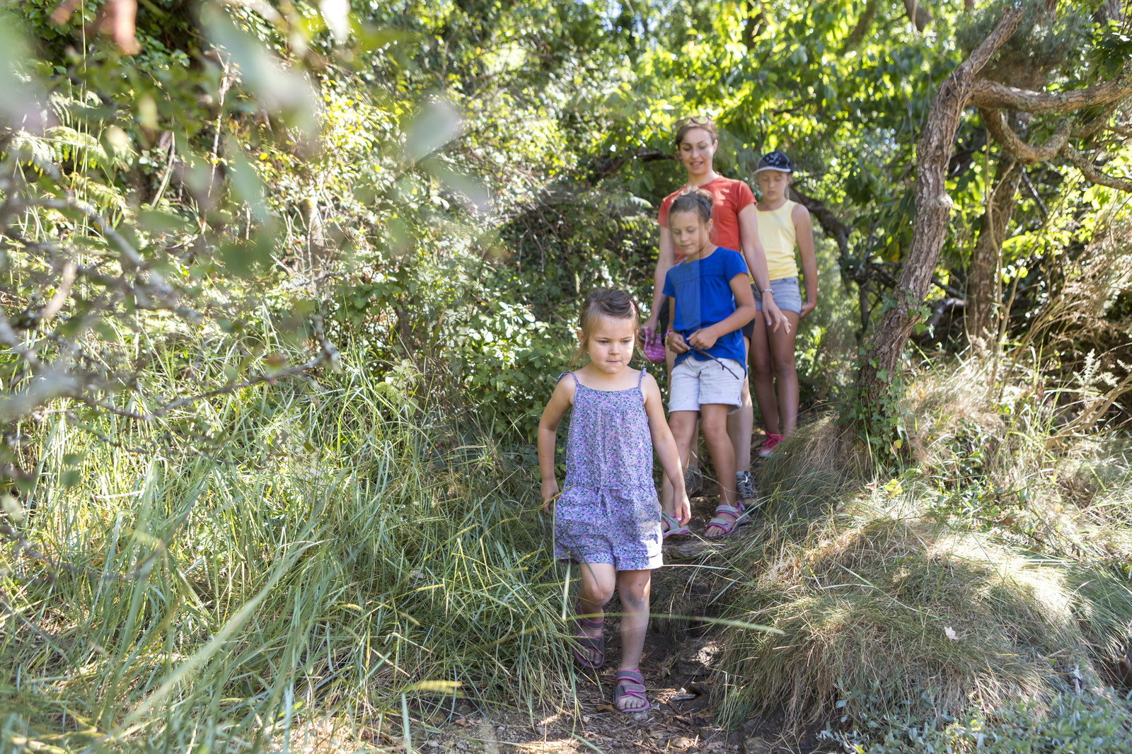 Family walk along the Laïta in Guidel