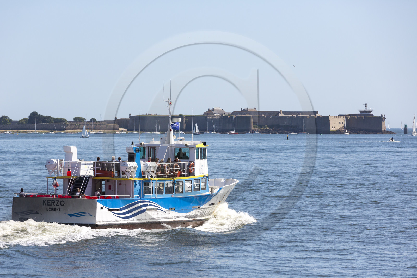 Rade de Lorient, bateau-bus effectuant la liaison Lorient - Port-Louis.