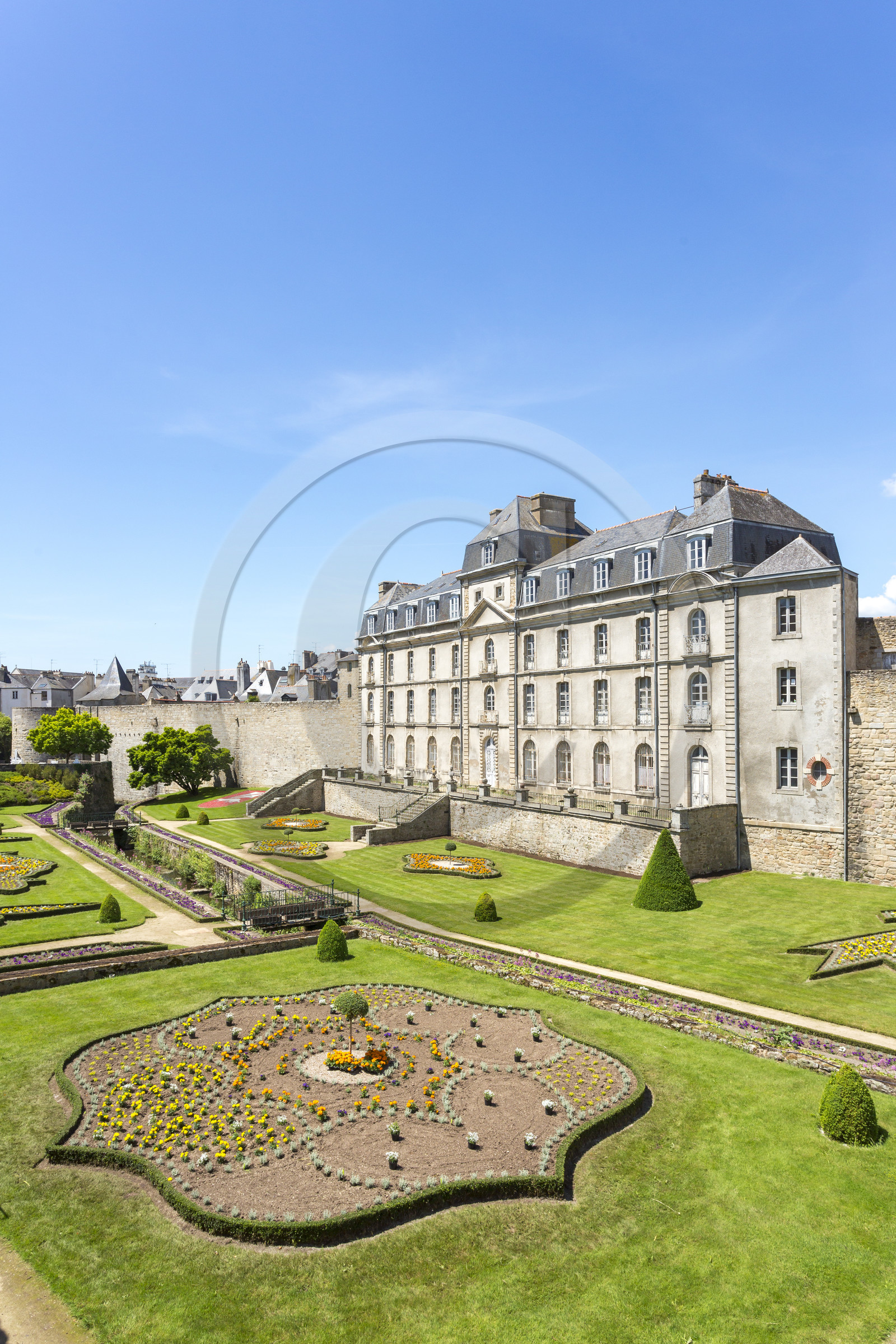 The garden and the castle of the stoat in Vannes