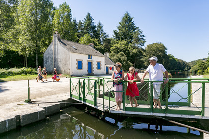 L'écluse de Minazen le long du Blavet. Languidic