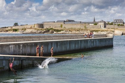 The port of Gavres