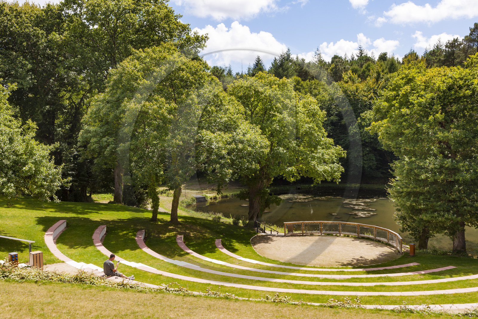 Languidic Greenery Theater
