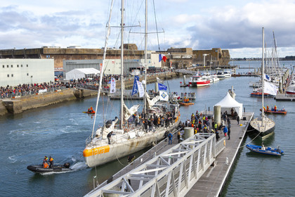 Lorient le 27 Octobre 2018 _ Arrivée du Tara à la Base de sous-marins de Lorient.
