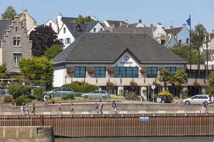 La cours des Quai