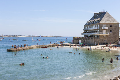 Toulhars beach at Larmor-Plage